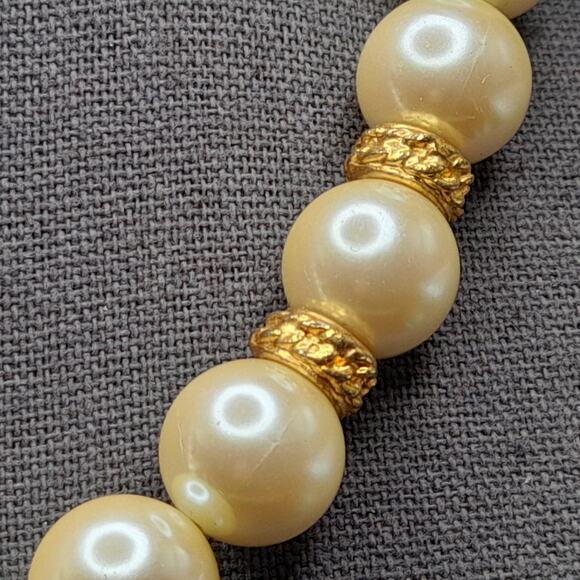 Vintage Carolee Glass Pearl Necklace, Gold Pearl Box Clasp, 17" - Picture 5 of 9